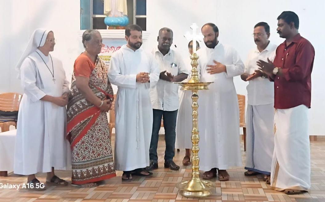 വിധവകളെയും വിഭാര്യരേയും ആദരിച്ചു