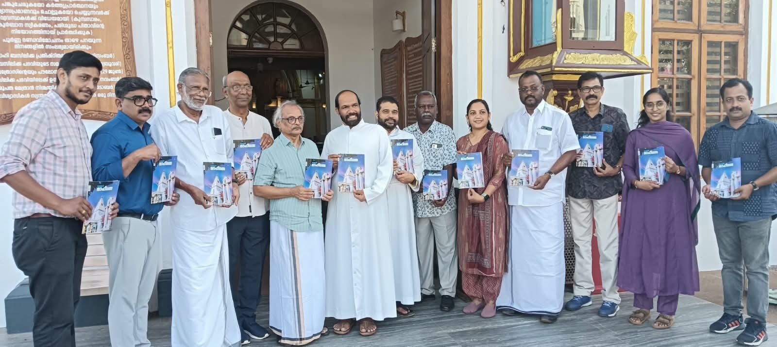 മാഹീലമ്മ - മാഹി സെയ്ൻ്റ് തെരേസ ബസിലിക്ക തിരുനാൾ പ്രത്യേക പതിപ്പ് 2026 പ്രകാശനം ചെയ്തു