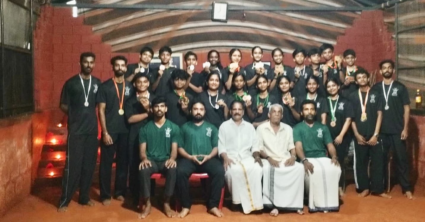 ഏഴാമത് പുതുച്ചേരി സംസ്ഥാന കളരി പയറ്റിൽ വിജയികളായ പള്ളൂർ സി വി എം കളരി സംഘത്തിലെ കുട്ടികളെ അനുമോദിച്ചു