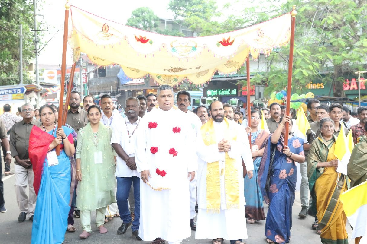 തലശ്ശേരി അതിരൂപത മെത്രാപ്പോലീത്ത മാർ ജോസഫ് പാമ്പ്ലാനി പിതാവിന് സ്വീകരണം നൽകി