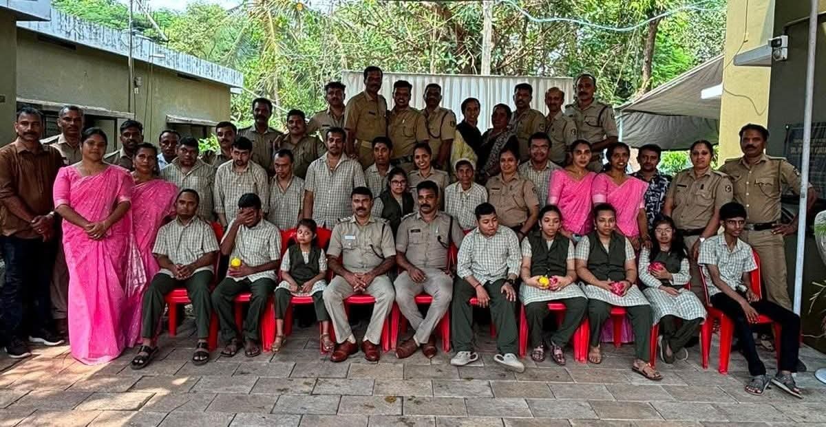 ബഡ്സ് സ്കൂൾ വിദ്യാർഥികൾക്കായി ചൊക്ലി പൊലിസും ജനമൈത്രി പൊലിസും സംയുക്തമായി പൊലിസ് സ്റ്റേഷനിൽ സ്നേഹവിരുന്നും കലാപരിപാടികളും സംഘടിപ്പിച്ചു