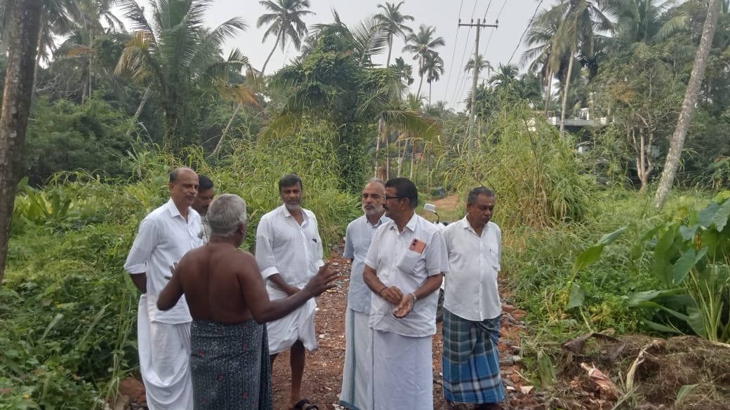 ഫണ്ട് അനുവദിച്ചിട്ടും പണി തുടങ്ങിയില്ല; കാഞ്ഞിരമുള്ളപറമ്പ്–അറവിലകത്ത് പാലം റോഡ് തകർച്ചയിൽ