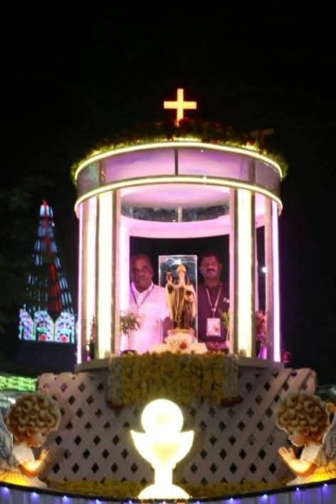 മാഹി തിരുനാൾ നഗരപ്രദക്ഷിണത്തിൽ ആയിരങ്ങൾ; മതസൗഹാർദത്തിന്റെ സന്ദേശമായി മയ്യഴിയുടെ തെരുവീഥികൾ