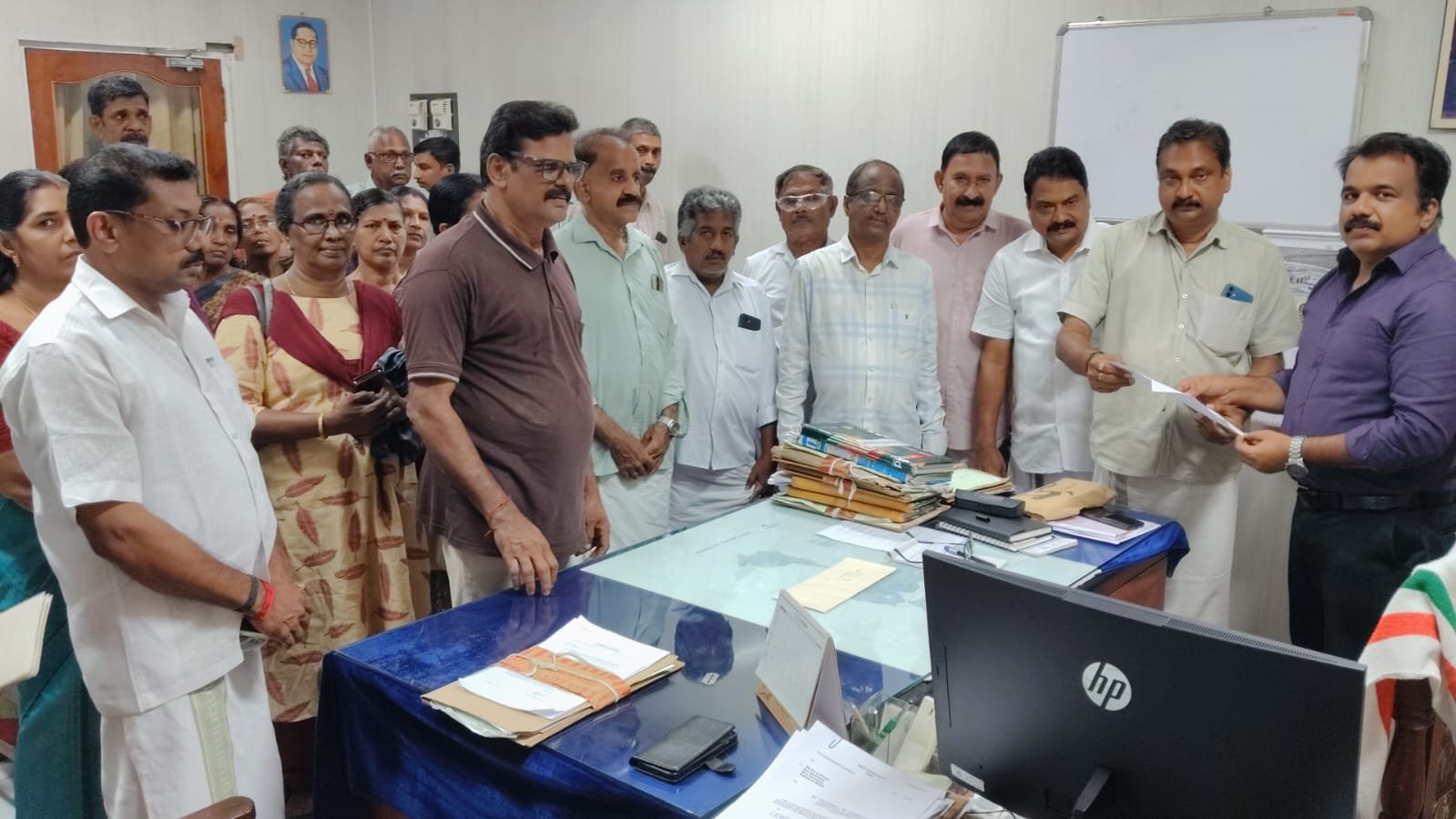 *റോഡുകളുടെ ശോചനിയാവസ്ഥ: പ്രത്യക്ഷ സമരവുമായി റസിഡൻസ് അസോസിയേഷനുകൾ*